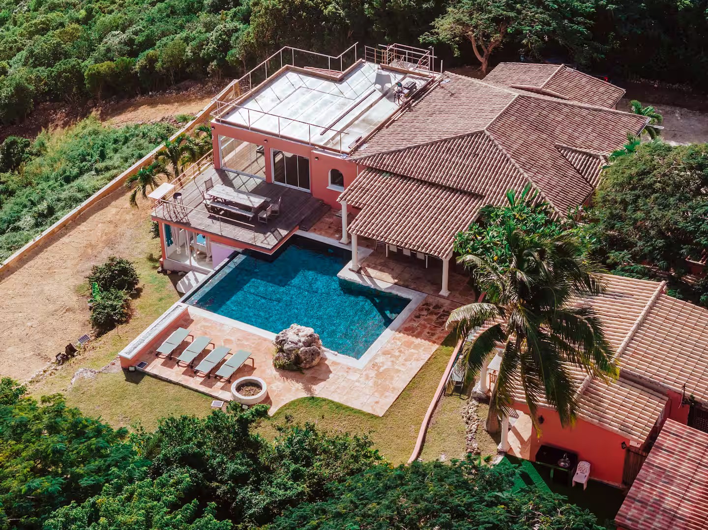 Villa C'est la Vue main view
